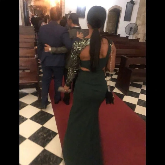 Green Dress with removable custom sleeve. - Picture 5 of 5